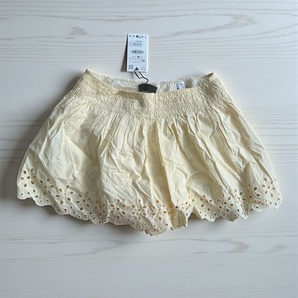 ZARA Butter Yellow Eyelet Scalloped Shorts Size Medium NEW NWT - Picture 1 of 8
